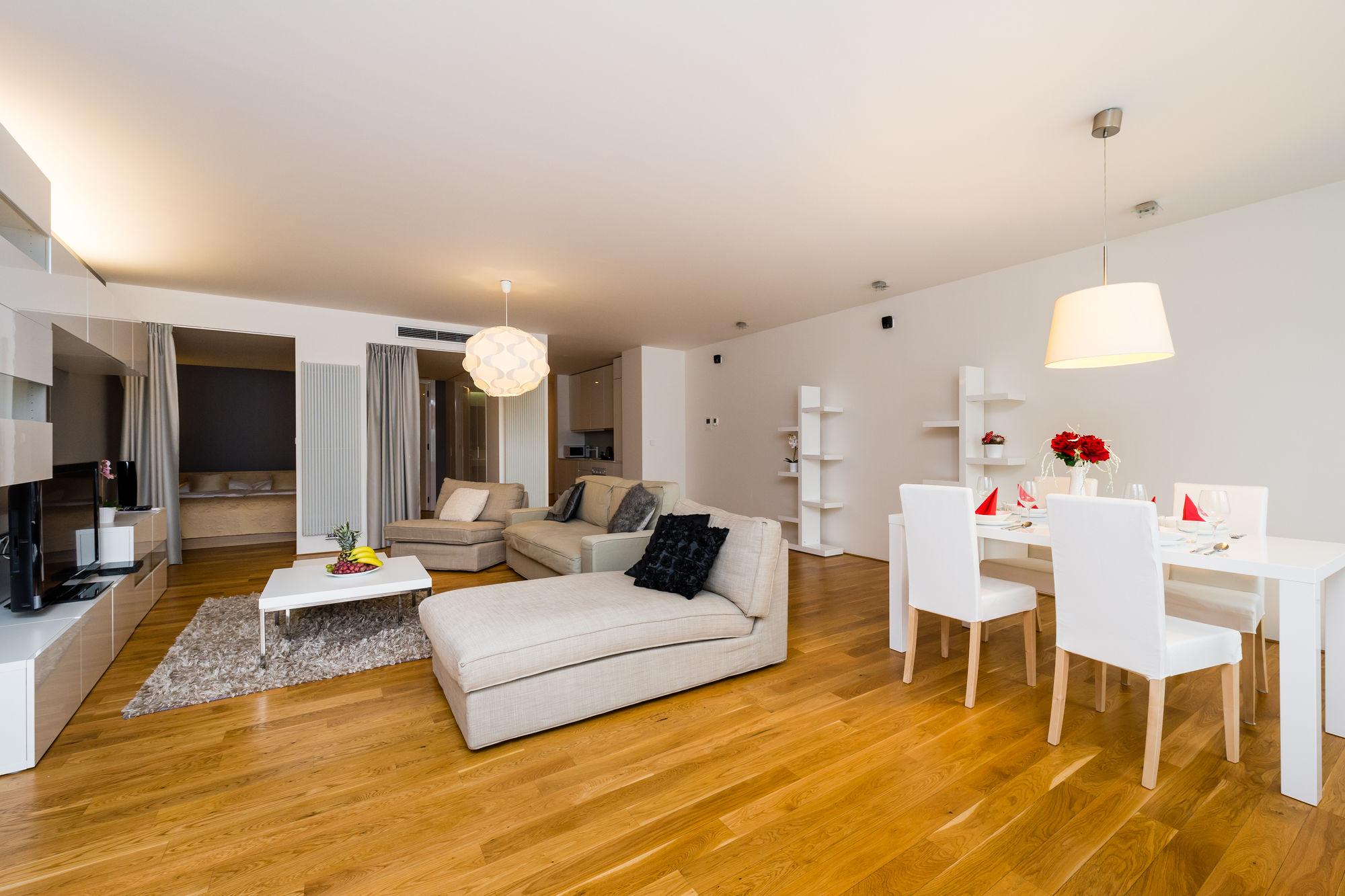 Empirent Karlin Aparthotel