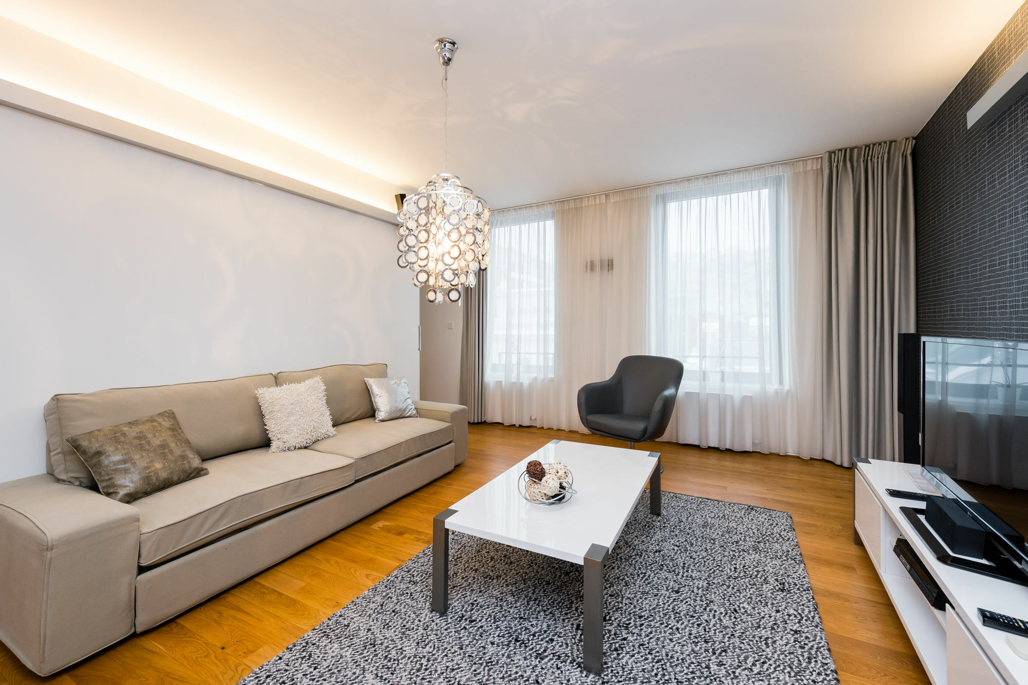 Empirent Karlin Aparthotel